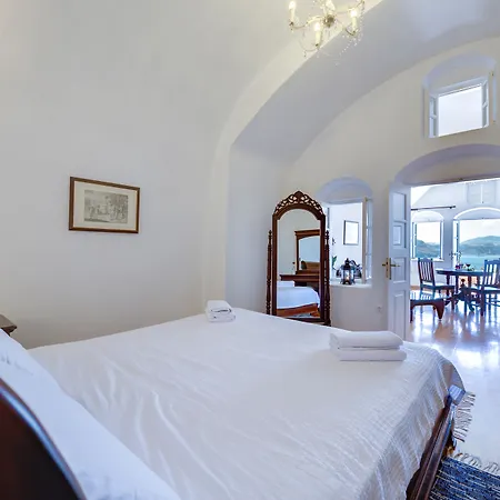 Chelidonia Traditional (adults Only) * Oia (Santorini)